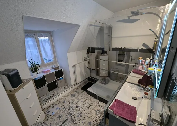 Chambre Privee Avec Espaces Partages Chez La Famille D\'Anthony
